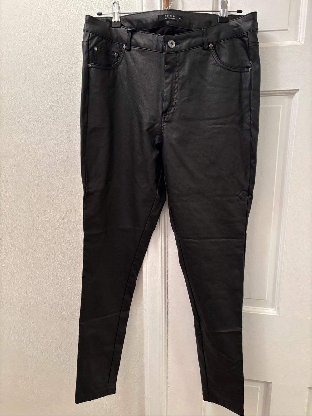 Black Coated Denim Leather Like Skinny Pants - Women's 
Size 10-12